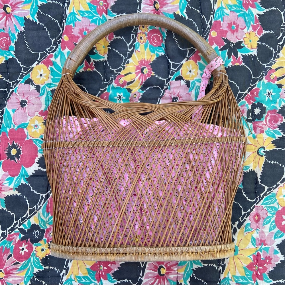 Vintage straw basket bag Made in Phillipines
